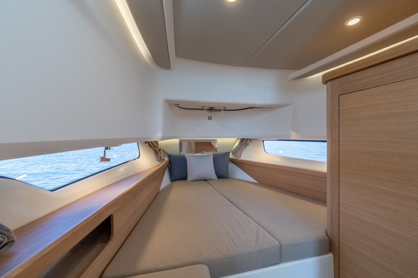In Stock 2025 Nimbus T11 314 40ft Nimbus Yacht For Sale