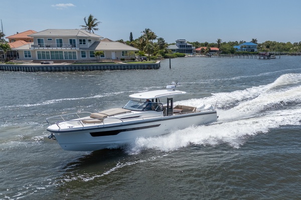 In Stock 2025 Nimbus T11 314 40ft Nimbus Yacht For Sale