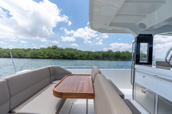 In Stock 2025 Nimbus T11 314 40ft Nimbus Yacht For Sale