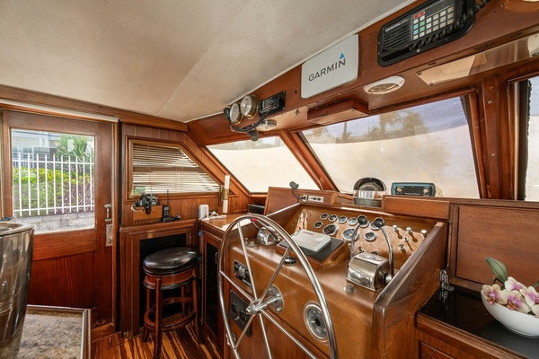 58ft Hatteras Yacht For Sale