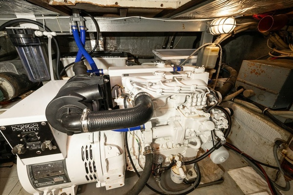58ft Hatteras Yacht For Sale