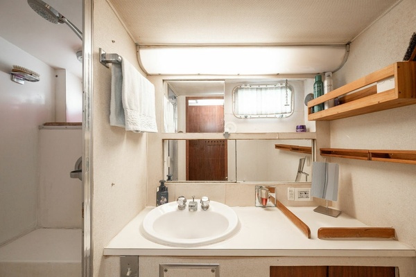 58ft Hatteras Yacht For Sale