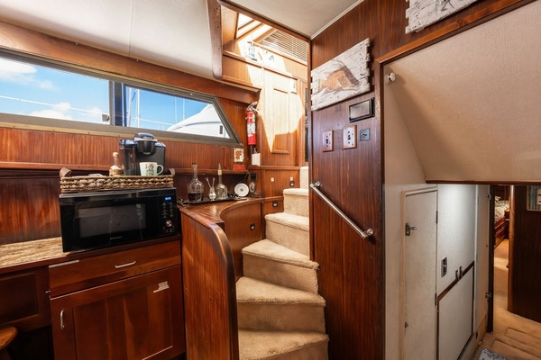 58ft Hatteras Yacht For Sale
