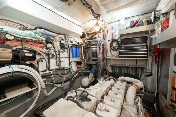 58ft Hatteras Yacht For Sale