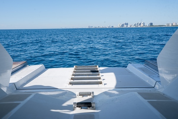 2024 Pershing 70