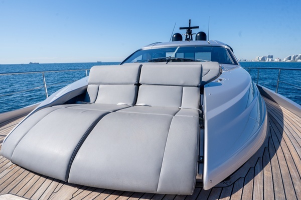 2024 Pershing 70