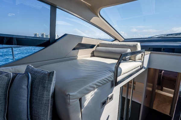 2024 Pershing 70