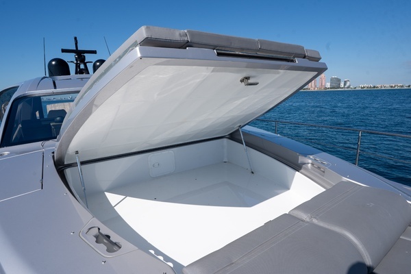 2024 Pershing 70