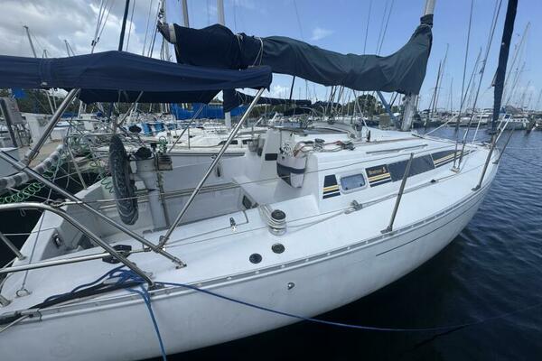 28ft Beneteau Yacht For Sale