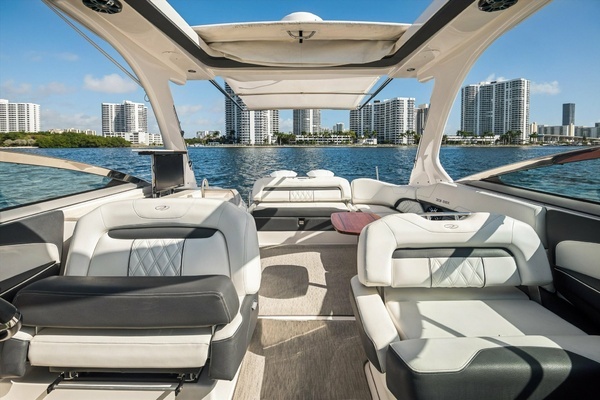 2019 Regal 33