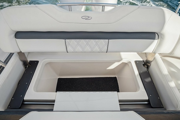 2019 Regal 33