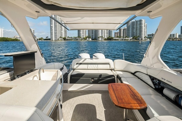 2019 Regal 33