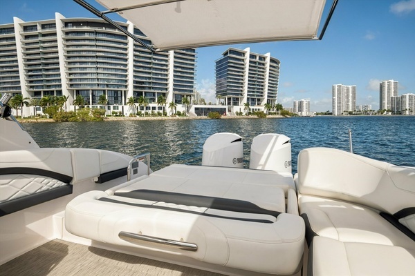 2019 Regal 33