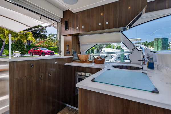 2023 Cruisers Yachts 50