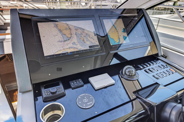 2023 Cruisers Yachts 50