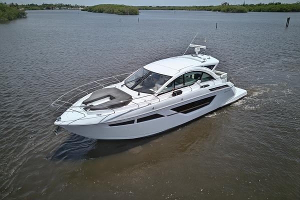 2023 Cruisers Yachts 50