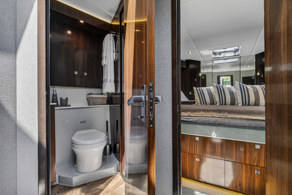 2023 Cruisers Yachts 50