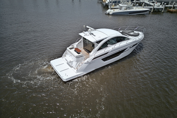 2023 Cruisers Yachts 50