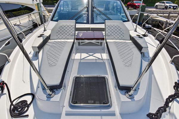 2023 Cruisers Yachts 50