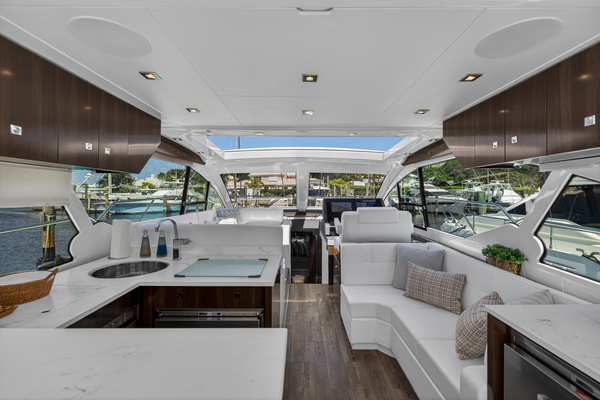 50ft Cruisers Yachts Yacht For Sale