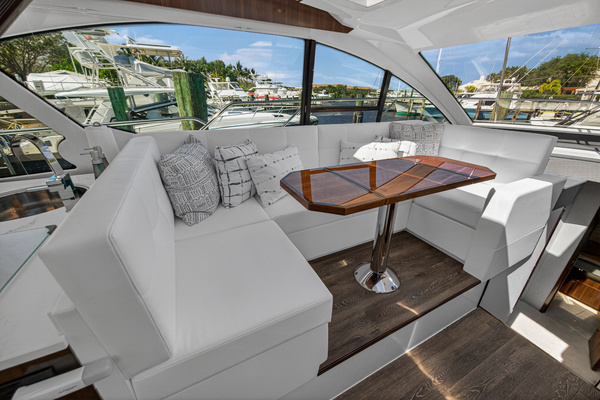 2023 Cruisers Yachts 50