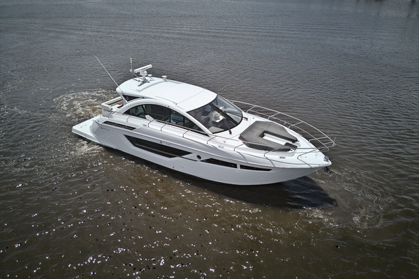 2023 Cruisers Yachts 50