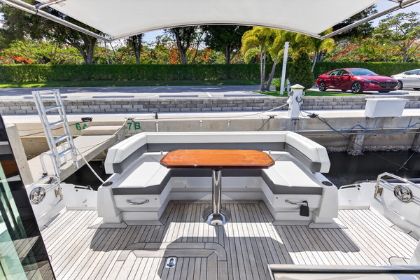 2023 Cruisers Yachts 50
