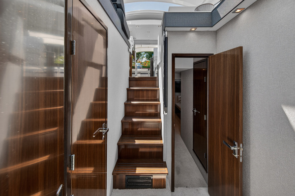 2023 Cruisers Yachts 50