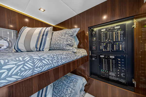 2023 Cruisers Yachts 50