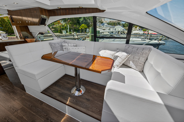 2023 Cruisers Yachts 50