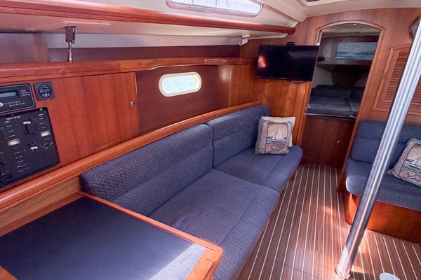 CURRENT ESCAPE 36ft Hunter Yacht For Sale