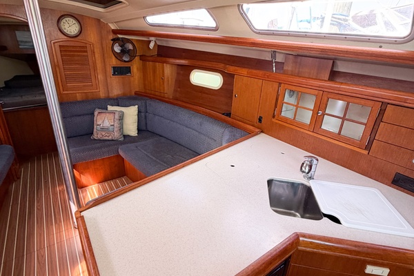 CURRENT ESCAPE 36ft Hunter Yacht For Sale
