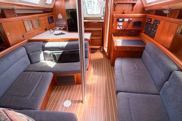 CURRENT ESCAPE 36ft Hunter Yacht For Sale