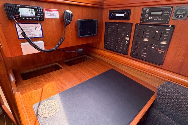 CURRENT ESCAPE 36ft Hunter Yacht For Sale
