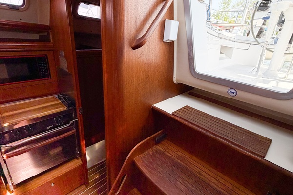 CURRENT ESCAPE 36ft Hunter Yacht For Sale