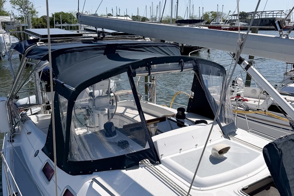 CURRENT ESCAPE 36ft Hunter Yacht For Sale