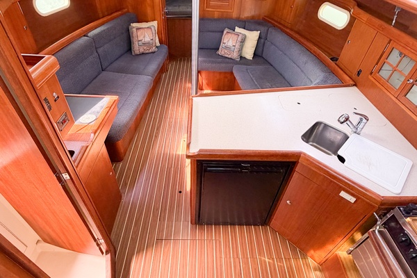 CURRENT ESCAPE 36ft Hunter Yacht For Sale