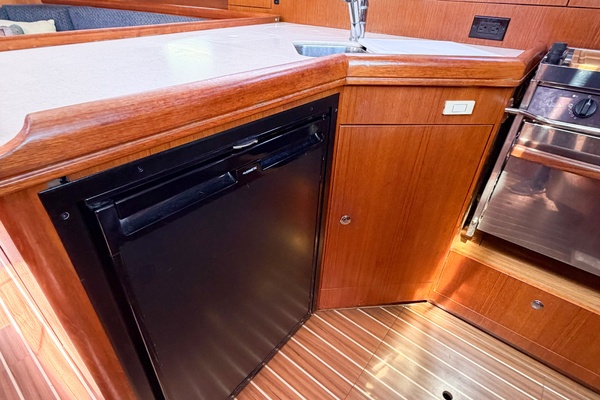 CURRENT ESCAPE 36ft Hunter Yacht For Sale