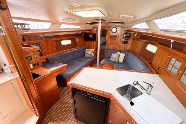 CURRENT ESCAPE 36ft Hunter Yacht For Sale