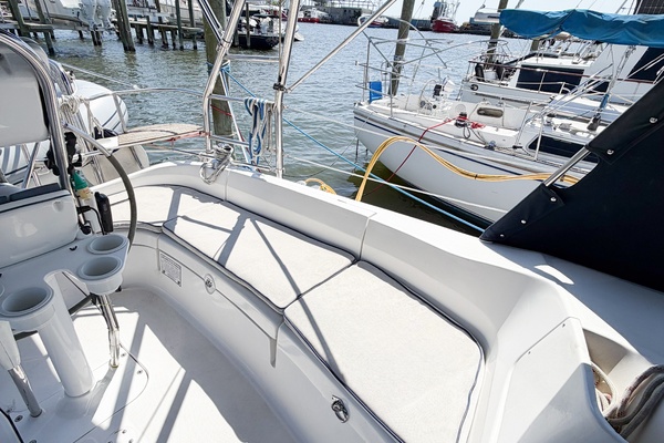 CURRENT ESCAPE 36ft Hunter Yacht For Sale