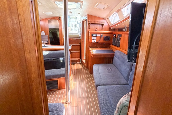 CURRENT ESCAPE 36ft Hunter Yacht For Sale