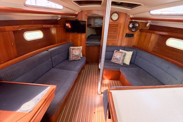 CURRENT ESCAPE 36ft Hunter Yacht For Sale