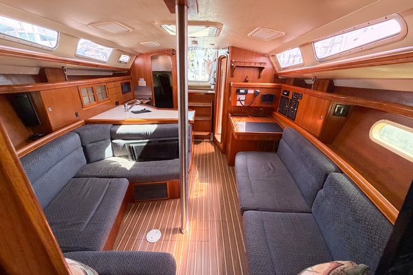 CURRENT ESCAPE 36ft Hunter Yacht For Sale
