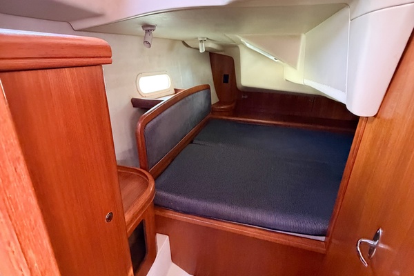 CURRENT ESCAPE 36ft Hunter Yacht For Sale
