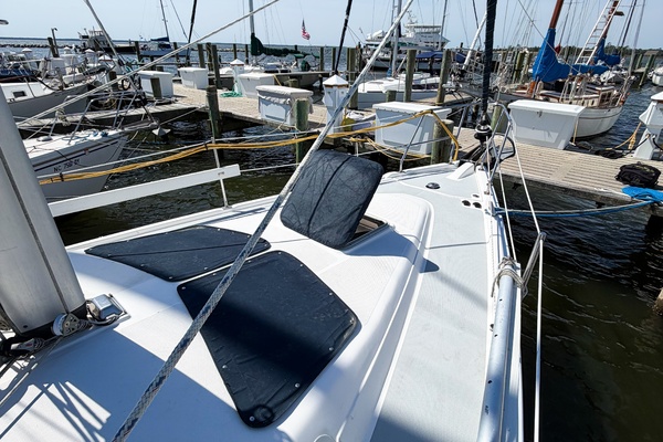 CURRENT ESCAPE 36ft Hunter Yacht For Sale