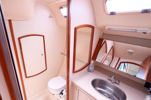 CURRENT ESCAPE 36ft Hunter Yacht For Sale