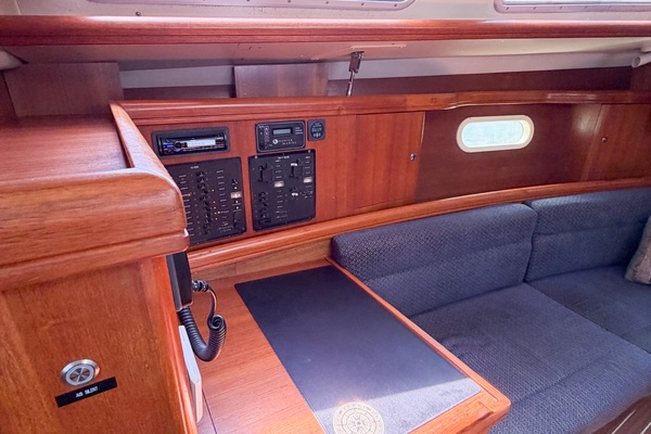 CURRENT ESCAPE 36ft Hunter Yacht For Sale