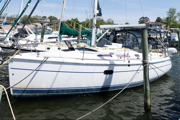 CURRENT ESCAPE 36ft Hunter Yacht For Sale