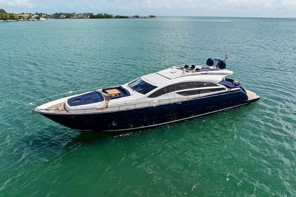 2013 Pershing 82