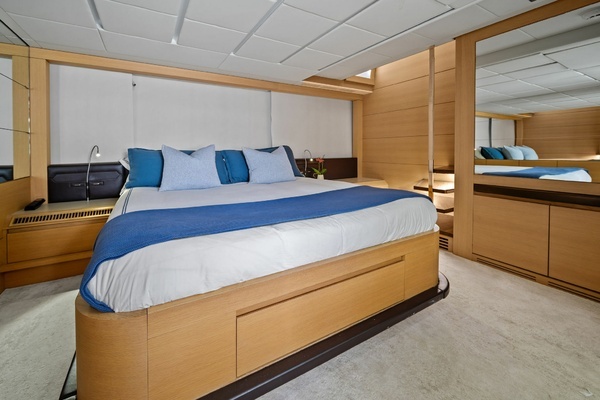 2013 Pershing 82
